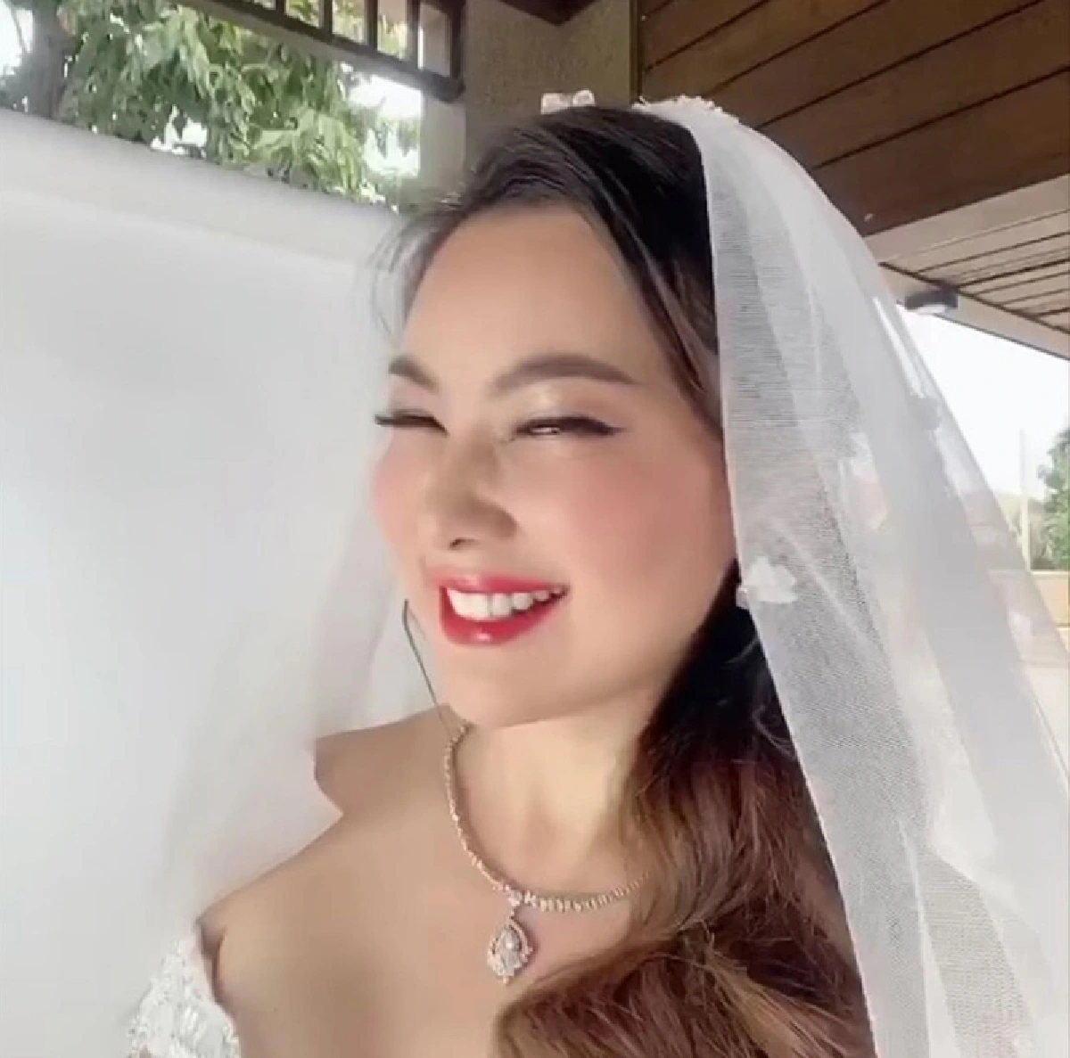 บุ๋ม ปนัดดา เจอด่าแรง..หลังลงรูปใส่ชุดเจ้าสาว ลั่นดาราก็คนเหมือนกัน