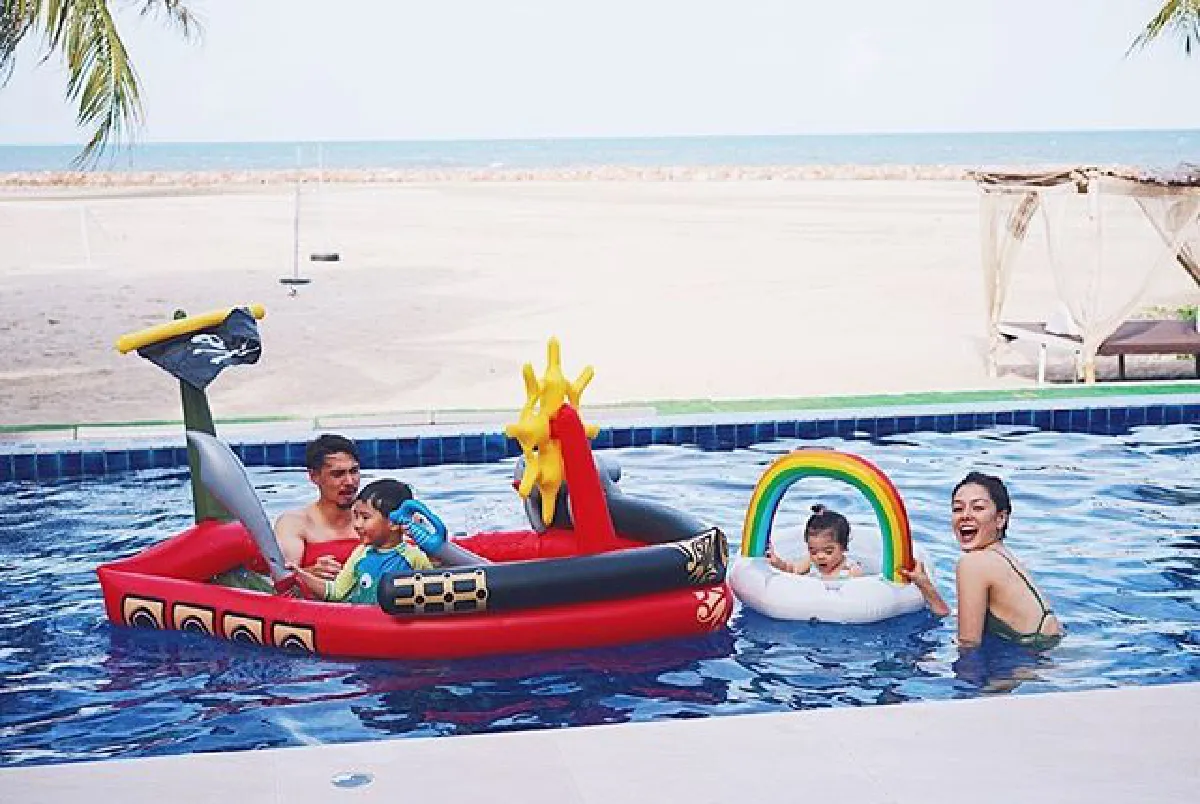 แมทธิว-ลิเดีย พาลูกๆ น้องดีแลน-เดมี่ ไปเที่ยวพักผ่อนริมทะเล