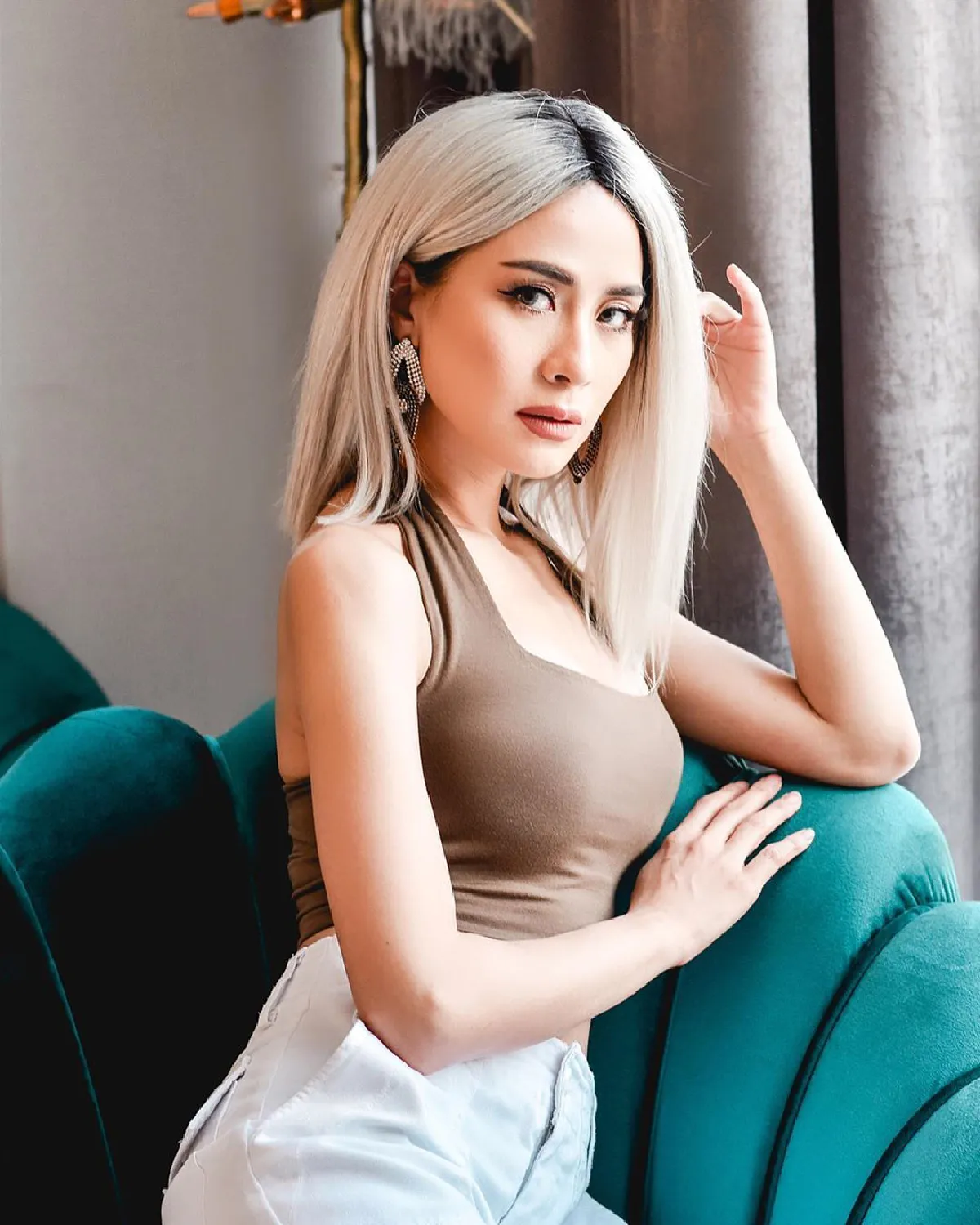 เซ็กซี่เบาๆ รถเมล์ คะนึงนิจ ปรับลุคสวยหวานเป็นสาวแซ่บสายฝอ 