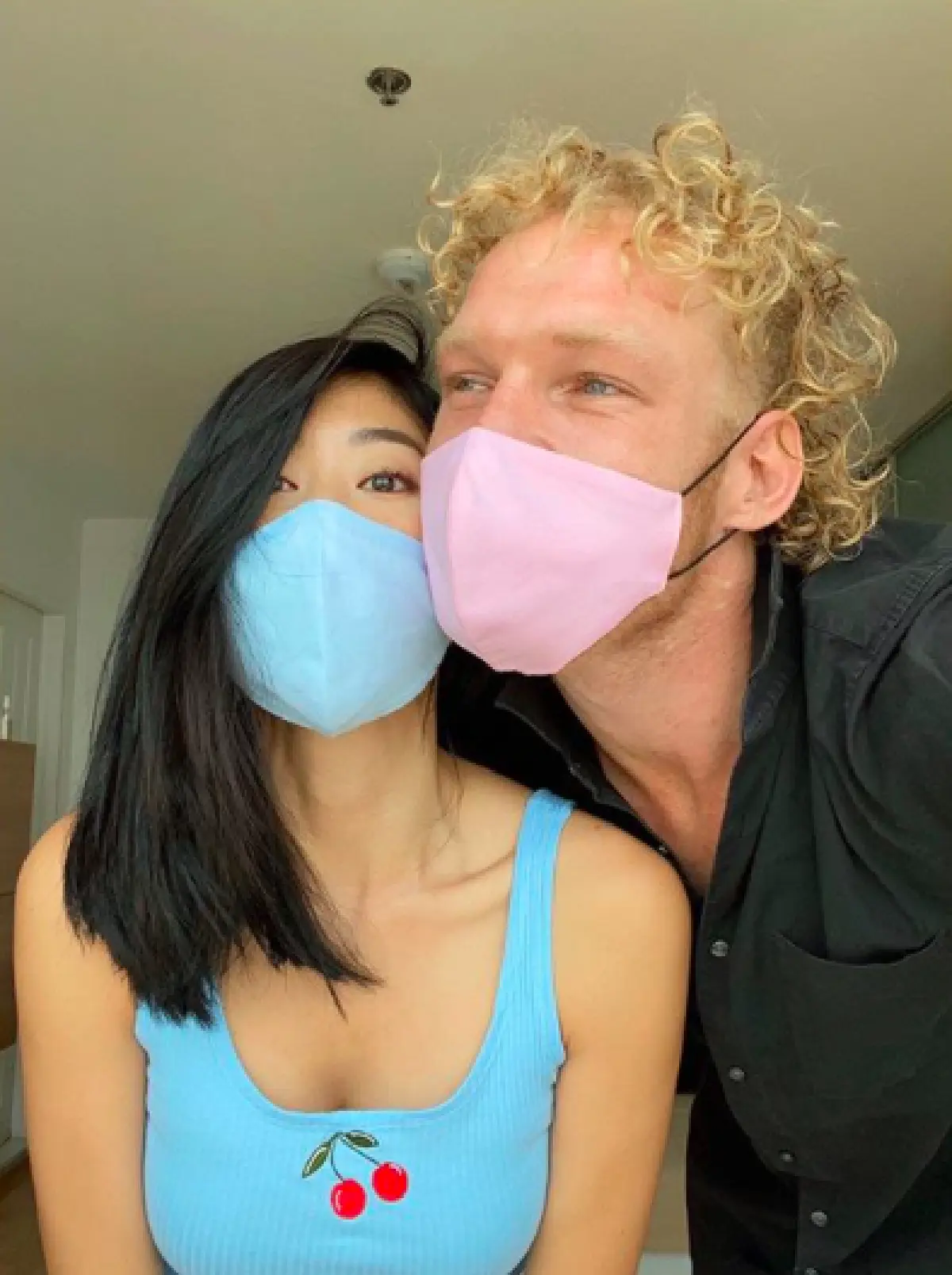 "ยิปซี" ถึงกับไปต่อไม่ถูก! จะเต้นเซ็กซี่แต่ถูกหวานใจ “นิโคลัส” เบรกด้วยสายตา