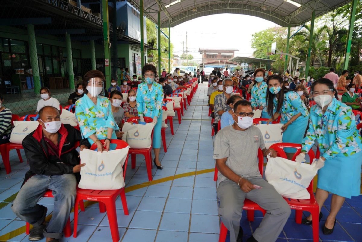 มอบถุงยังชีพบรรเทาทุกข์โควิด-19 ถวายเป็นพระราชกุศล