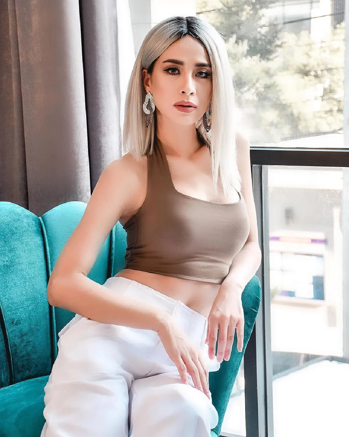 เซ็กซี่เบาๆ รถเมล์ คะนึงนิจ ปรับลุคสวยหวานเป็นสาวแซ่บสายฝอ 