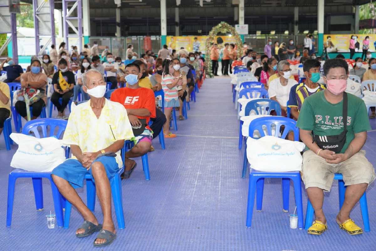 มอบถุงยังชีพบรรเทาทุกข์โควิด-19 ถวายเป็นพระราชกุศล