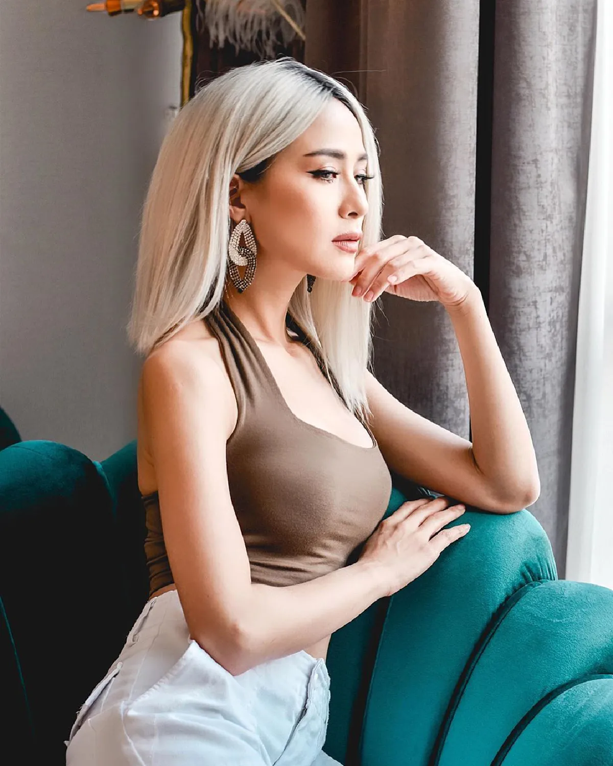 เซ็กซี่เบาๆ รถเมล์ คะนึงนิจ ปรับลุคสวยหวานเป็นสาวแซ่บสายฝอ 