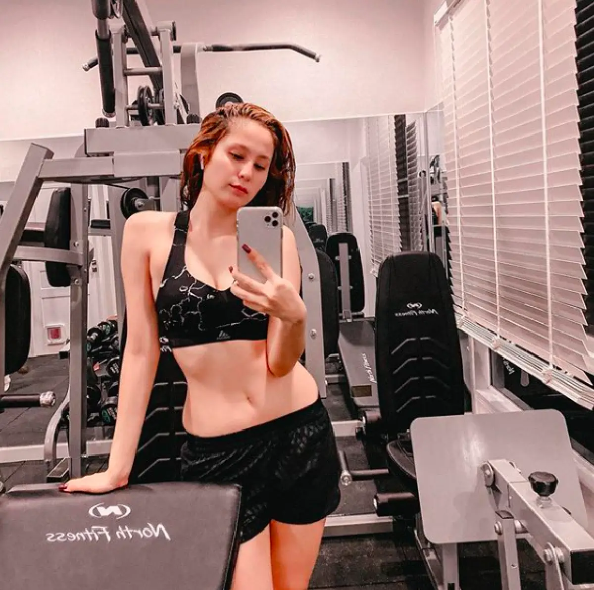 "ขวัญ อุษามณี" กับลีลาแดนซ์บริหารเอว น่ารักสดใส  แถมหุ่นเป๊ะมาก