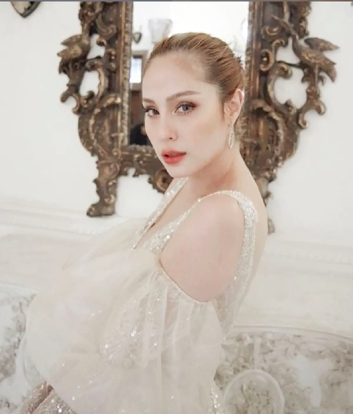 "ขวัญ อุษามณี" กับลีลาแดนซ์บริหารเอว น่ารักสดใส  แถมหุ่นเป๊ะมาก