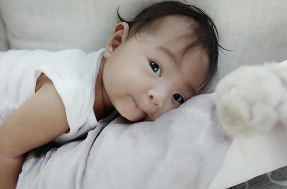 น้องโนล่า อวดความสดใสน่าเอ็นดู โพสท่าถ่ายรูปฉายแววนางแบบตัวน้อย