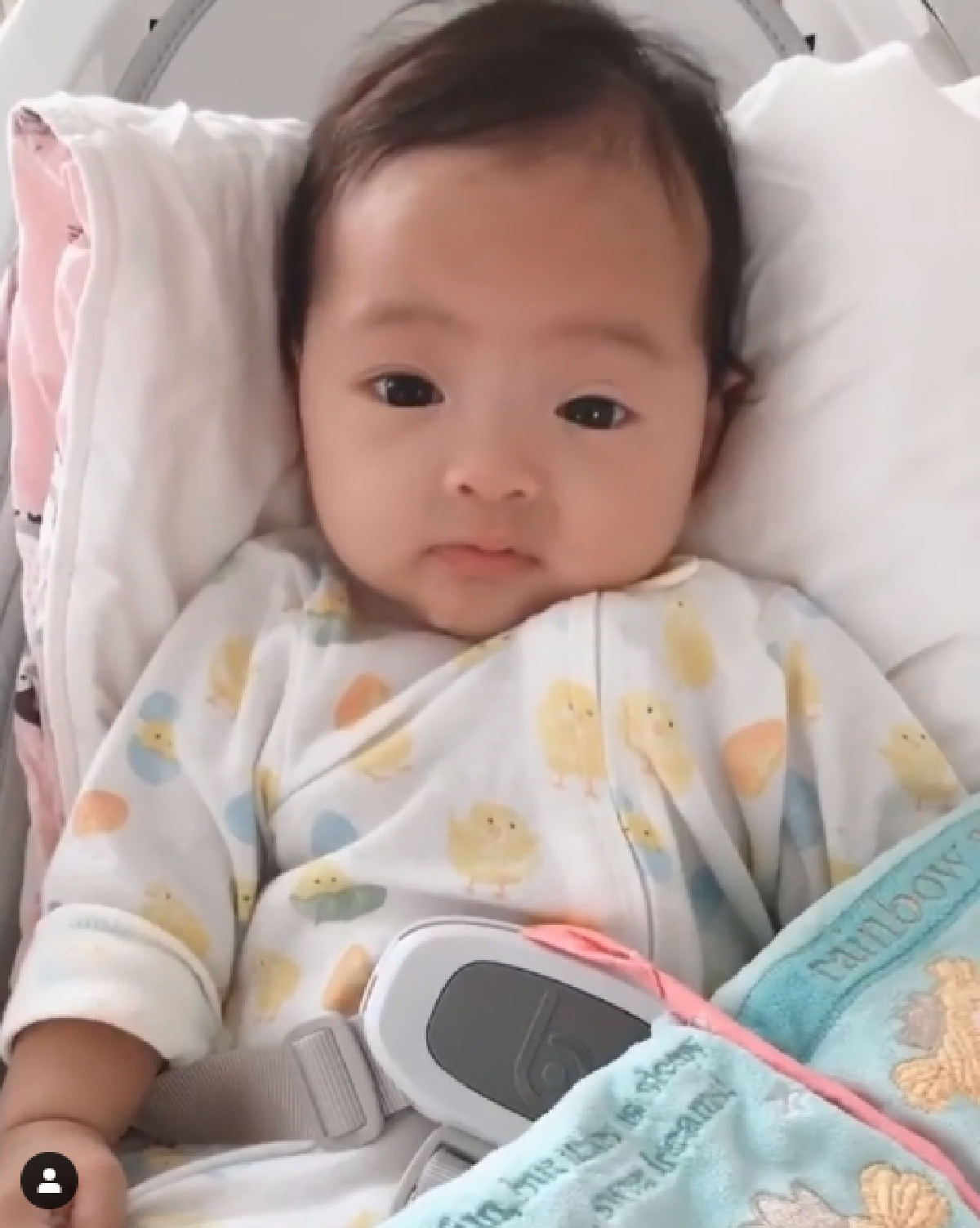 น้องโนล่า อวดความสดใสน่าเอ็นดู โพสท่าถ่ายรูปฉายแววนางแบบตัวน้อย