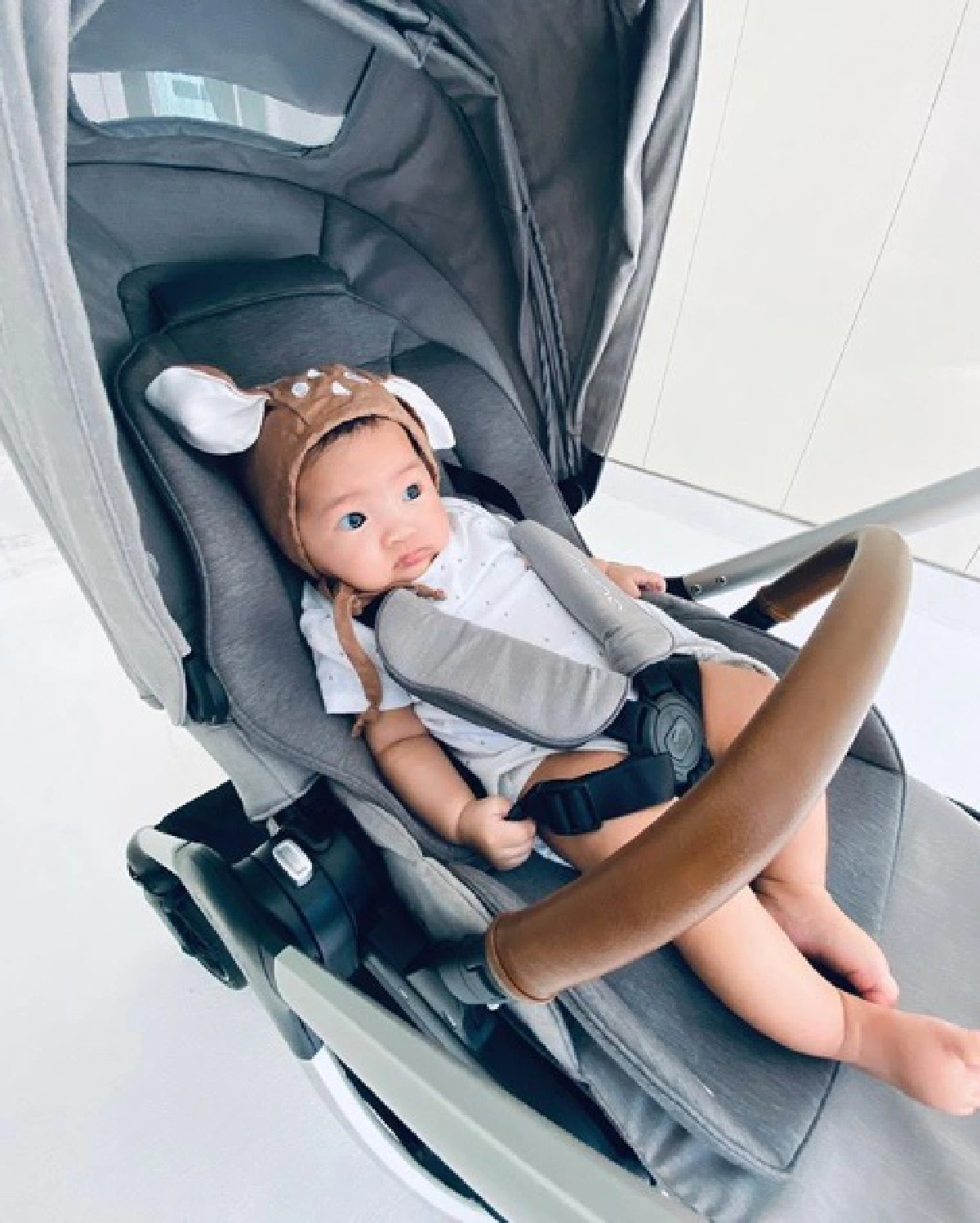 น้องโนล่า อวดความสดใสน่าเอ็นดู โพสท่าถ่ายรูปฉายแววนางแบบตัวน้อย