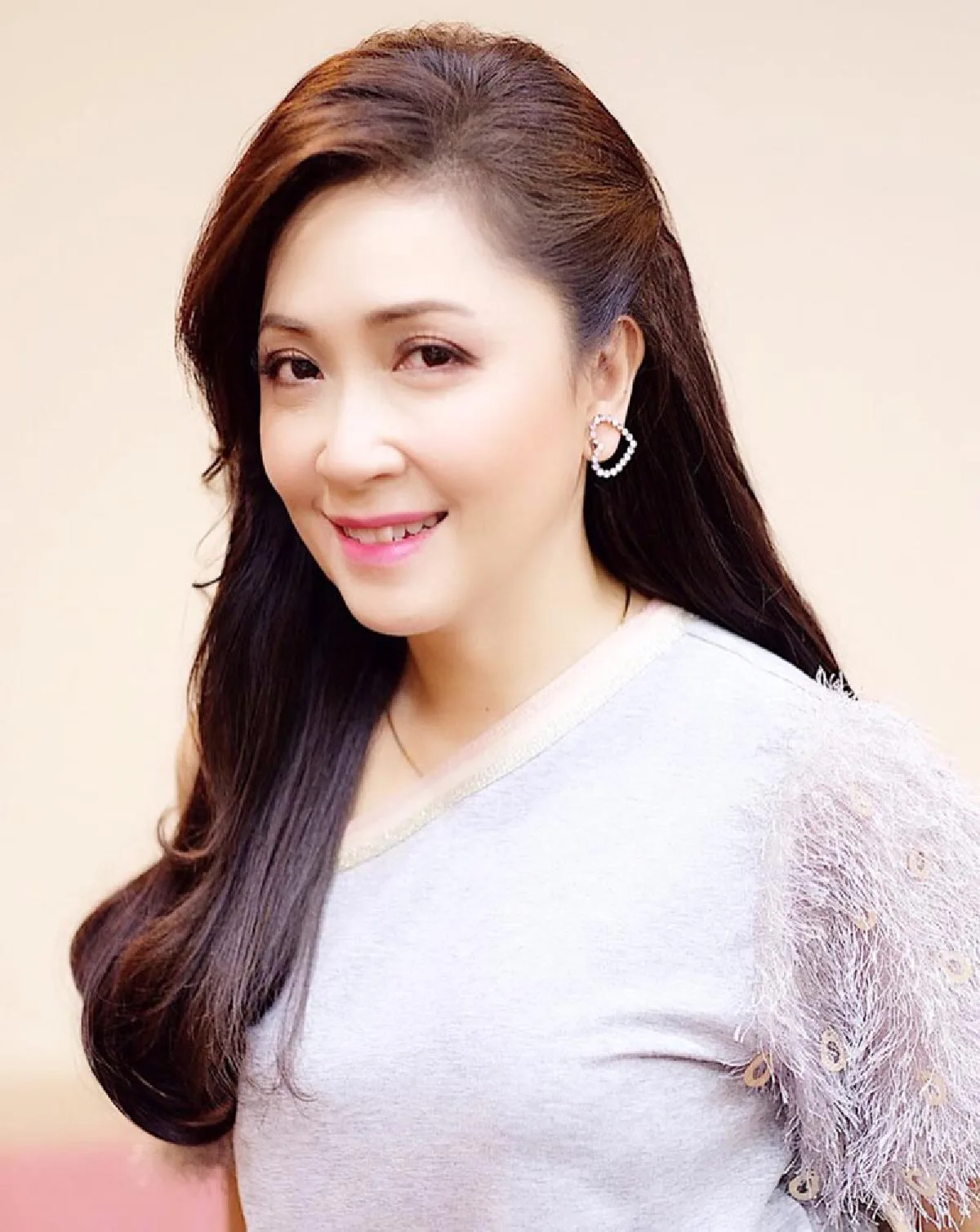 สวยไม่สร่าง กวาง กมลชนก จัดเต็มเมคอัพหน้าผม สมเป็นนางเอกในตำนาน