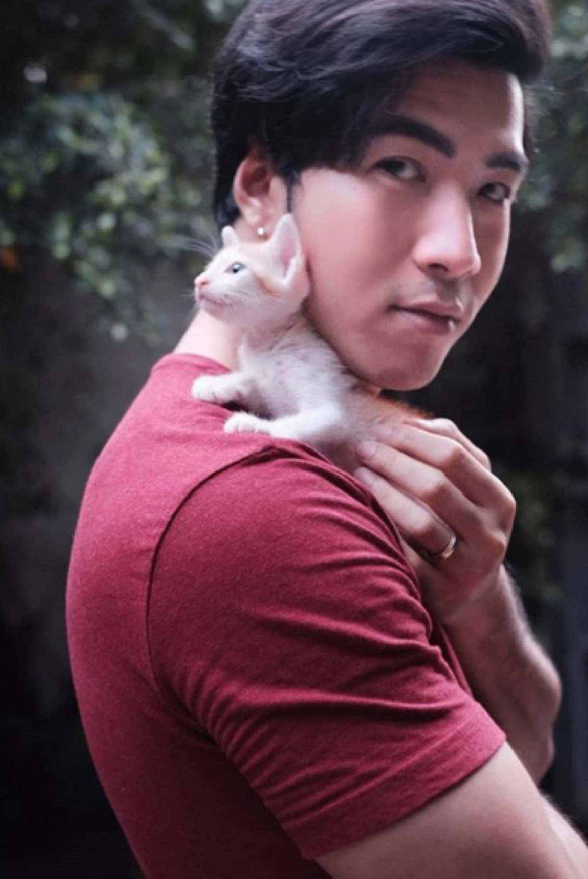 "มิว นิษฐา" ไม่พลาดขอถ่ายรูปด้วย “น้องส้มหยุด" ลูกแมวเซเลบแมวของ "โย่ง อาร์มแชร์"