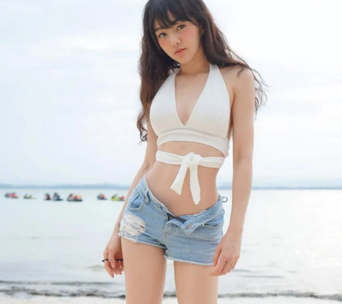 แนนนี่ เกิร์ลลี่ เบอร์รี่ สวยเซ็กซี่ในชุดบิกินี่ ควงแฟนหนุ่มหล่อล่ำสวีทริมทะเล