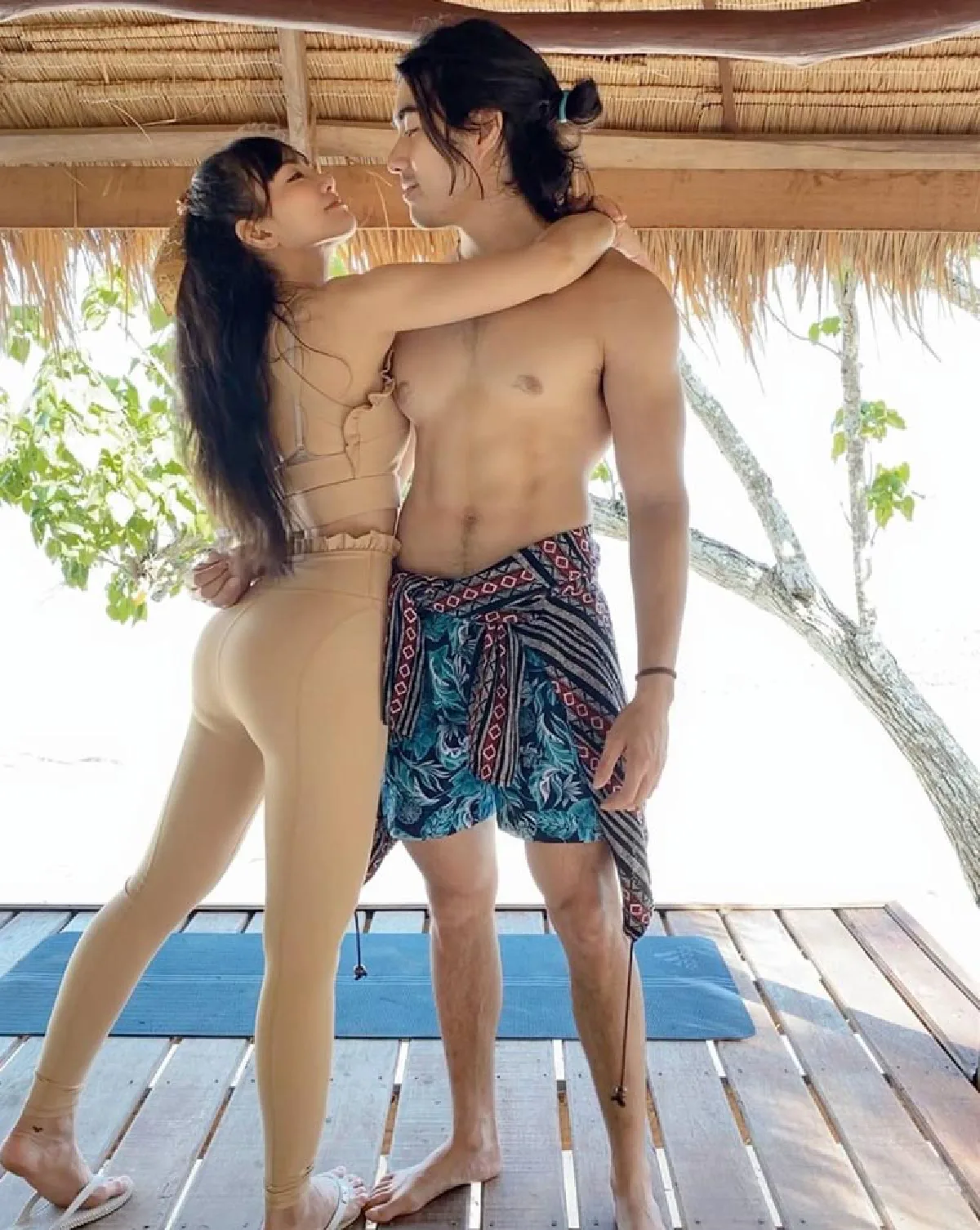 แนนนี่ เกิร์ลลี่ เบอร์รี่ สวยเซ็กซี่ในชุดบิกินี่ ควงแฟนหนุ่มหล่อล่ำสวีทริมทะเล