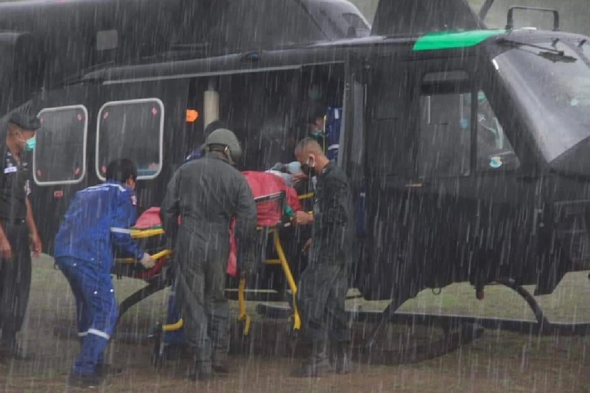 ทีมแพทย์ฉุกเฉิน"Sky Doctor"บินฝ่าฝนรับเด็กหญิงวัย12ป่วยหนักส่งร.พ.
