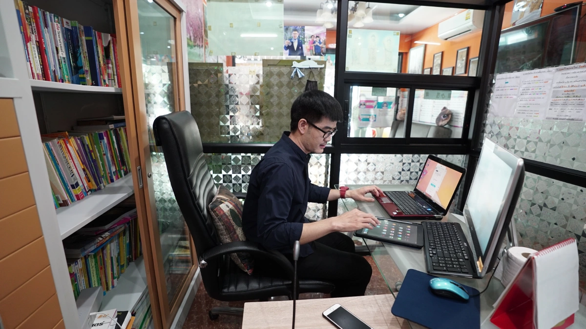 เรือจ้างสายสตรีมคณิตฯ "ครูอั้น" สอนออนไลน์ให้เด็กฟรี! รับเปิดเทอม