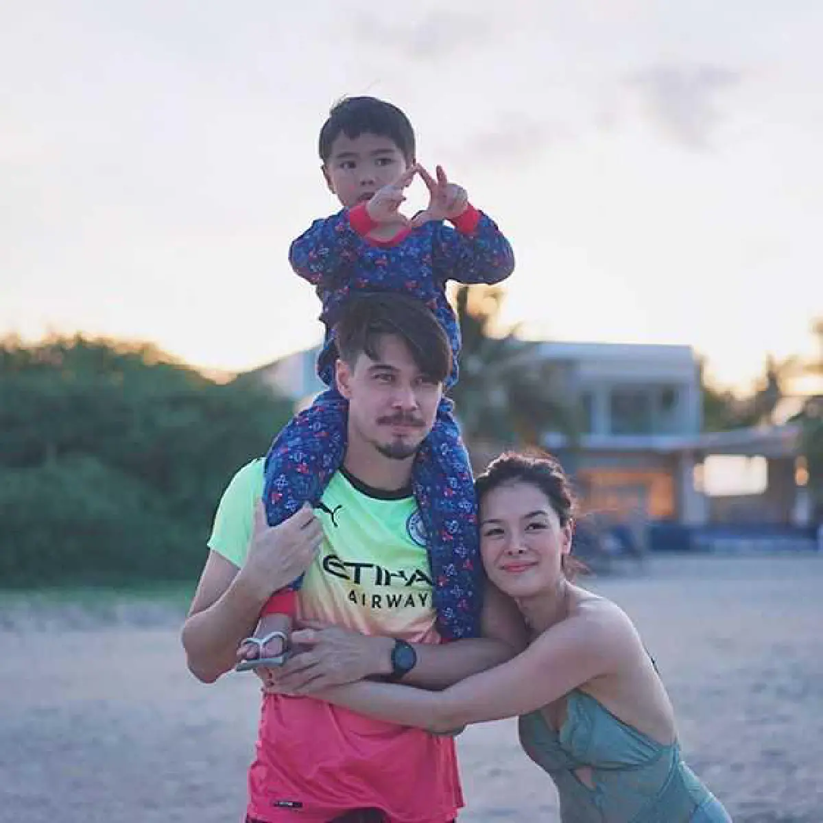 น้องเดมี่ ลูกสาว ลีเดีย-แมทธิว อวดความน่ารักในชุดหนูน้อยชาวเกาะโชว์พุงกะทิ