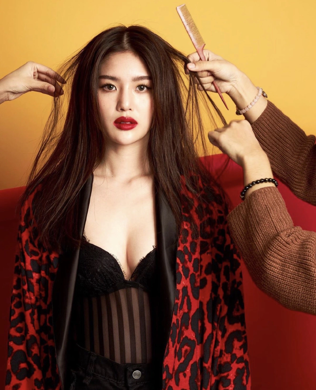 หวานปนแซ่บ! เป้ วงมายด์ ควง น้องกร ถ่ายพรีเวดดิ้งสีสันสุดจี๊ด