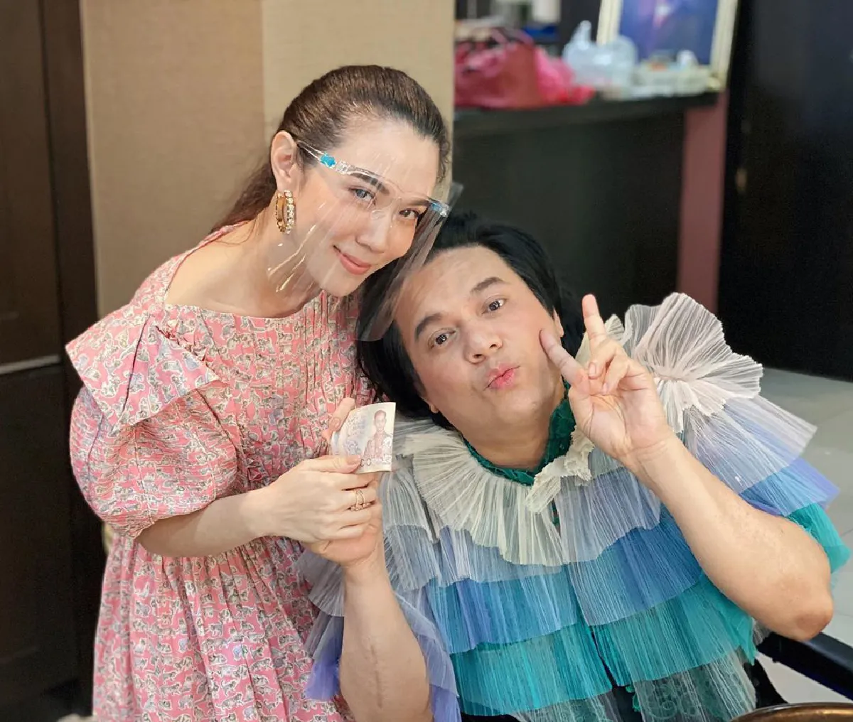 อั้ม-เอ แท็กทีมรวมตัวจัดวันเกิดให้สอง เมย์ ให้ของขวัญจัดหนักพร้อมเงินเป็นปึก