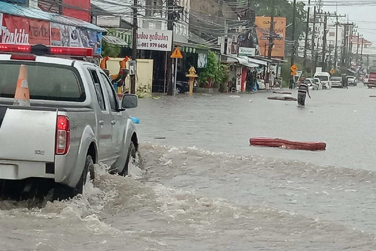 ภาพน้ำท่วมขังในเขตเทศบาลนครภูเก็ตหลังเกิดฝนตกหนัก