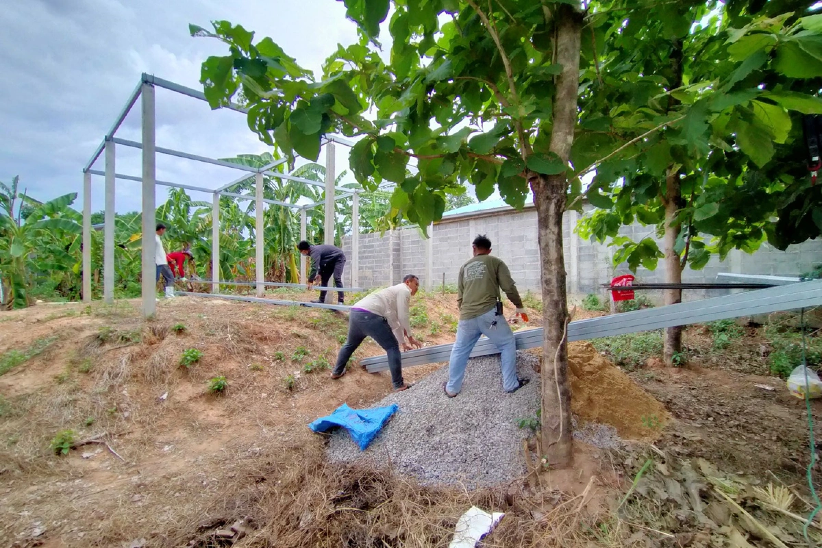 ท้องถิ่นโคราชลุยซ่อมสร้างบ้านช่วยเด็กพิการยากจน