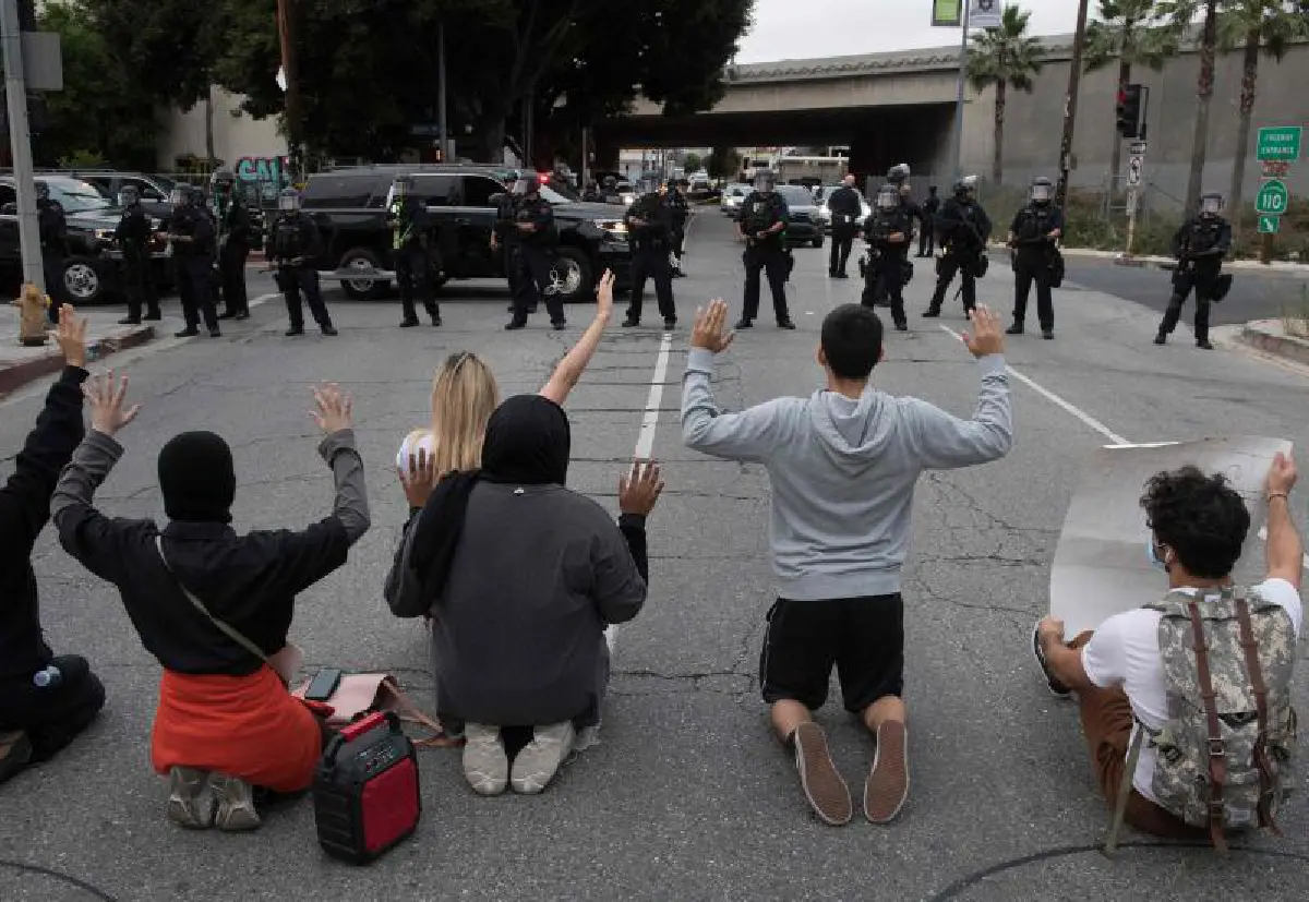 อเมริกันลุกฮือทั่วประเทศ ประท้วงเหตุตำรวจทำร้ายชายผิวสี