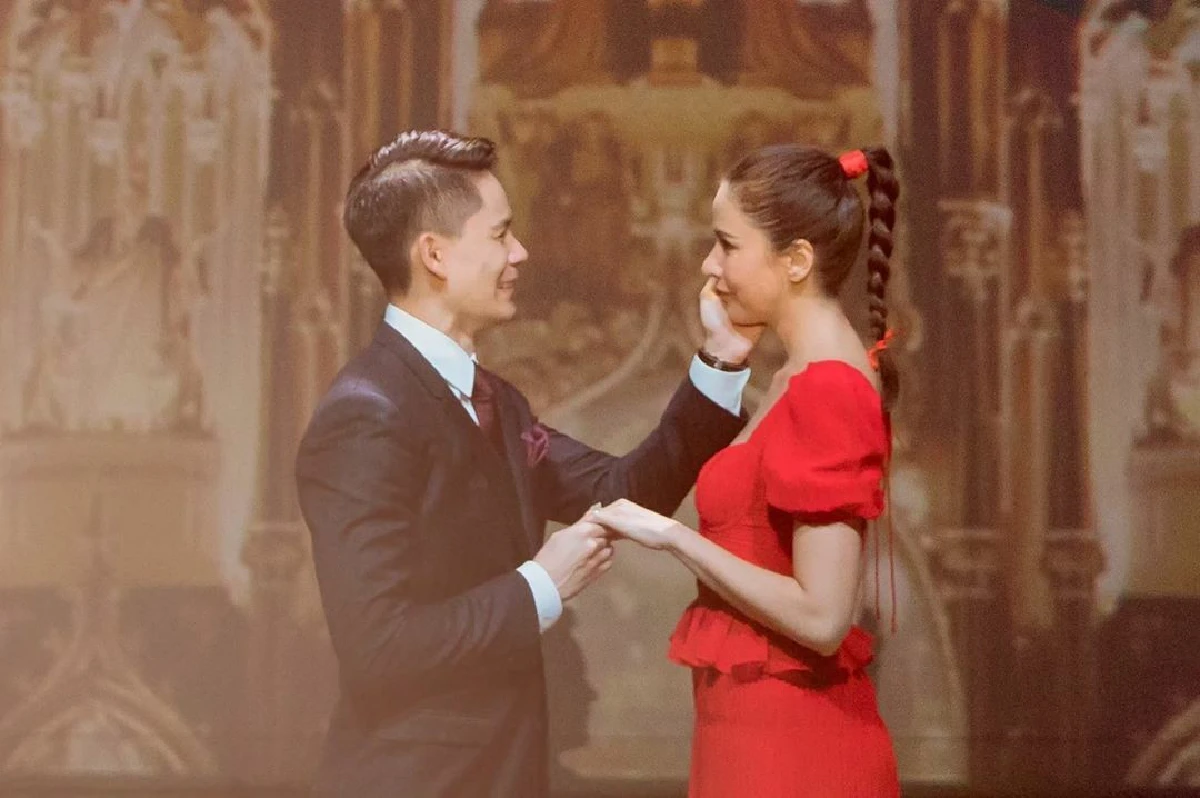 ศรีริต้า โพสต์หวานครบรอบ 1 ปี ในวันที่ ไฮโซกรณ์ ขอแต่งงานสุดโรแมนติก