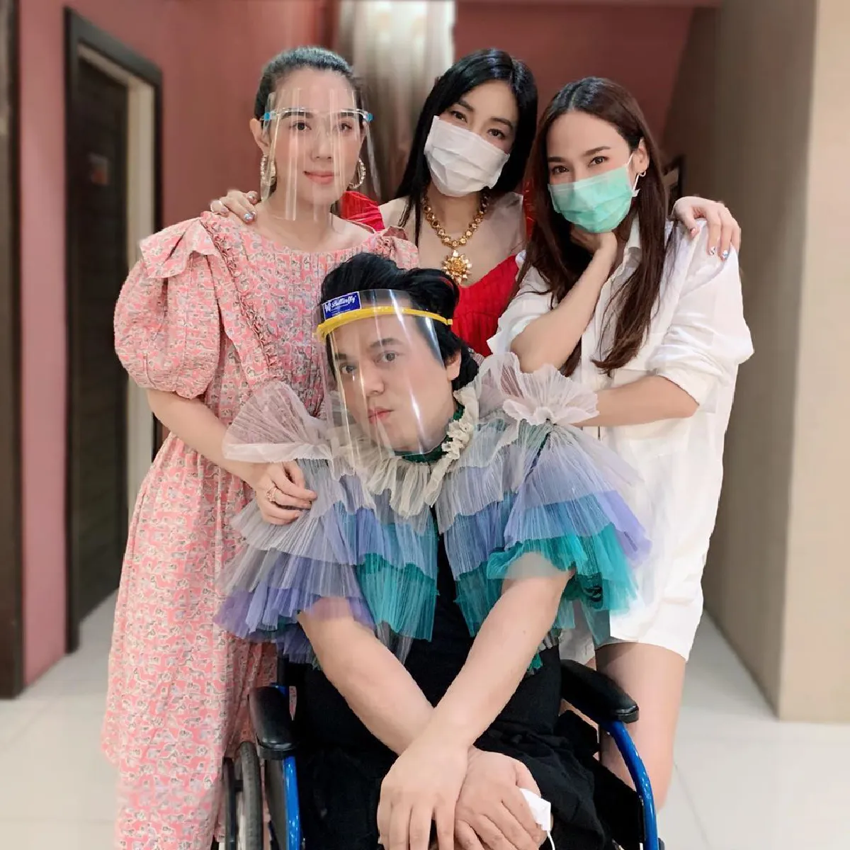 อั้ม-เอ แท็กทีมรวมตัวจัดวันเกิดให้สอง เมย์ ให้ของขวัญจัดหนักพร้อมเงินเป็นปึก