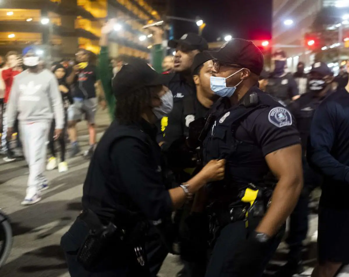 อเมริกันลุกฮือทั่วประเทศ ประท้วงเหตุตำรวจทำร้ายชายผิวสี