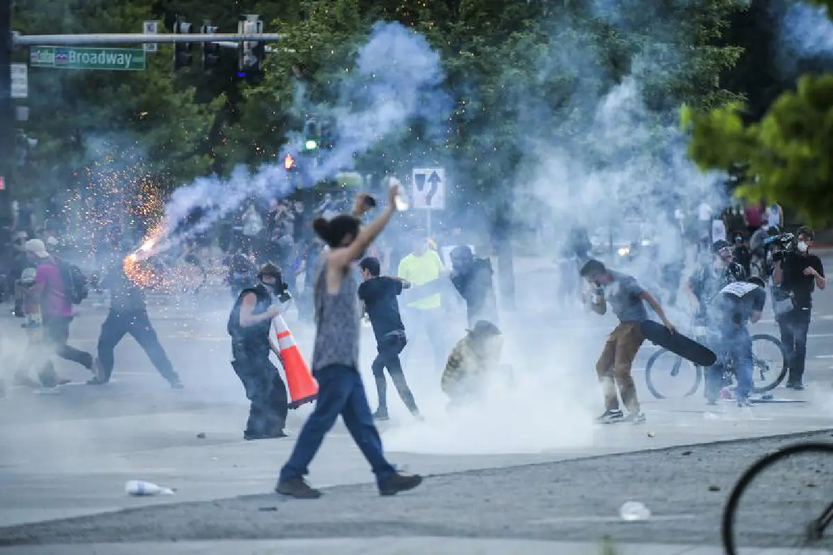 อเมริกันลุกฮือทั่วประเทศ ประท้วงเหตุตำรวจทำร้ายชายผิวสี