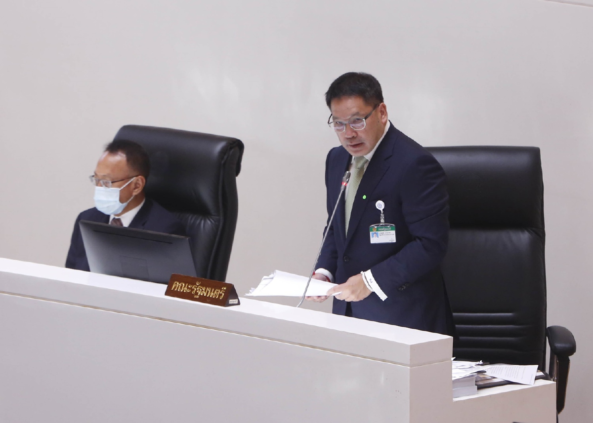 60 ส.ส.พลังประชารัฐโชว์พลังตบเท้าหนุน"อุตตม"นั่งหัวหน้าพรรค 60 ส.ส.พลังประชารัฐโชว์พลังตบเท้าหนุน"อุตตม"นั่งหัวหน้าพรรค