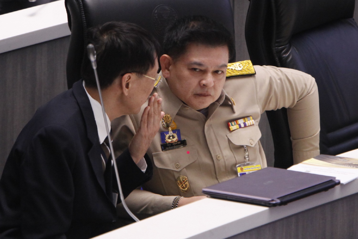 "สิระ"ดับเครื่องชน"อุตตม-สนธิรัตน์"ไม่เหมาะสมเป็นผู้นำพรรค "สิระ"ดับเครื่องชน"อุตตม-สนธิรัตน์"ไม่เหมาะสมเป็นผู้นำพรรค