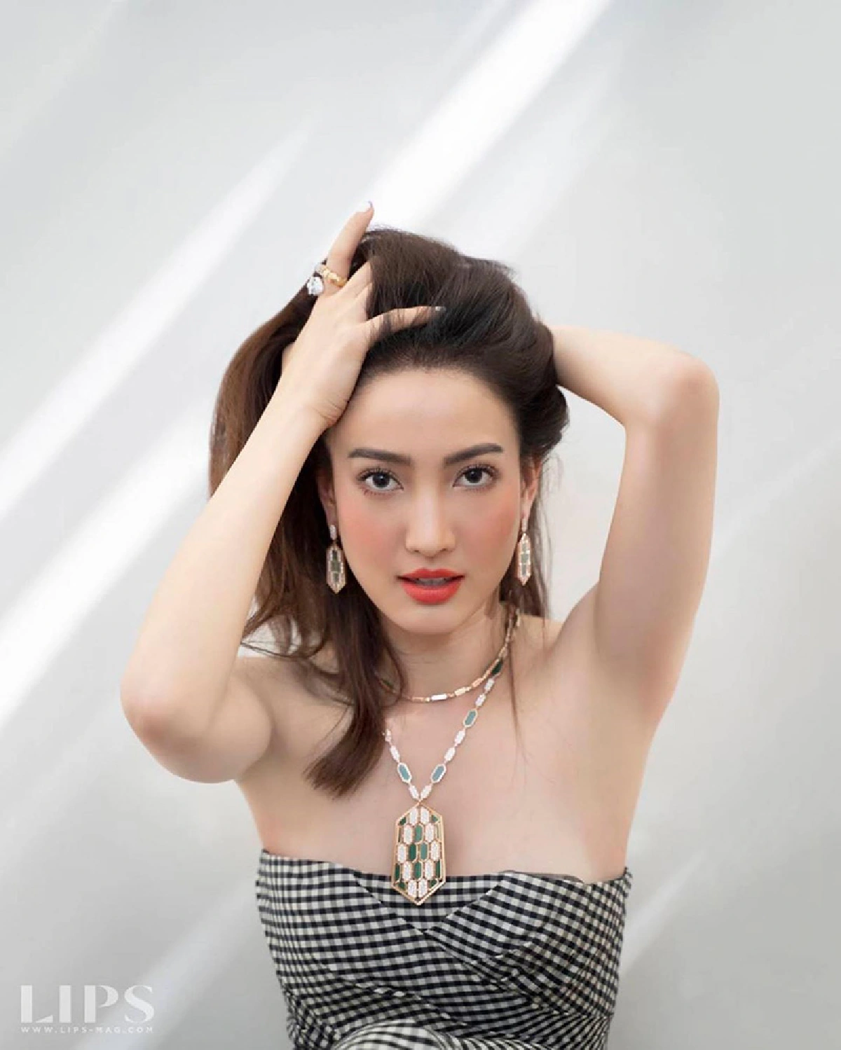 “แต้ว ณฐพร” แซ่บไม่แผ่ว! ใส่เกาะอกเผยผิวสวยๆ ถ่ายแบบสุดปัง