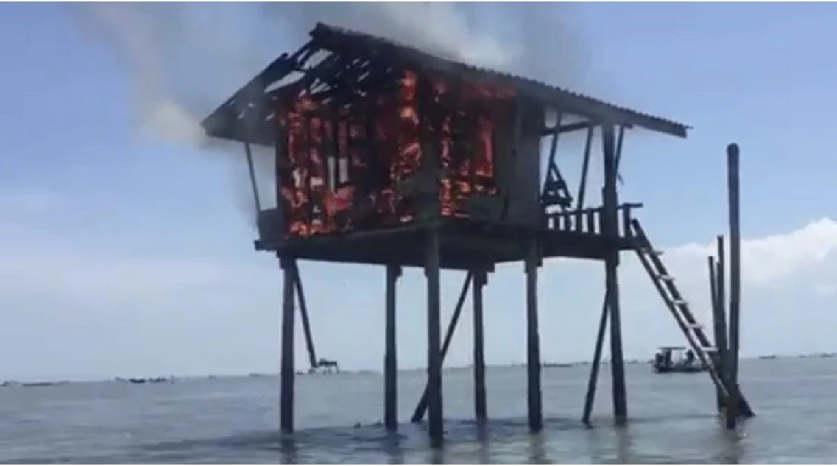 อ่าวบ้านดอนร้อน!ลอบเผาขนำเฝ้าคอกหอยกลางทะเล