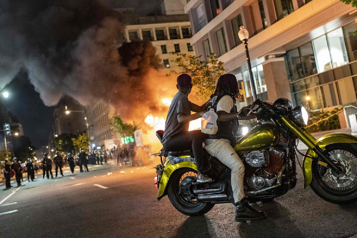 ปล้น เผา ทำลายข้าวของ ประท้วงเหยียดผิวกลายเป็นจลาจล