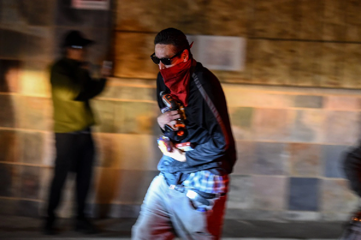 อเมริกันบุกปล้นไม่ยั้ง ฉวยโอกาสจลาจลบานปลาย