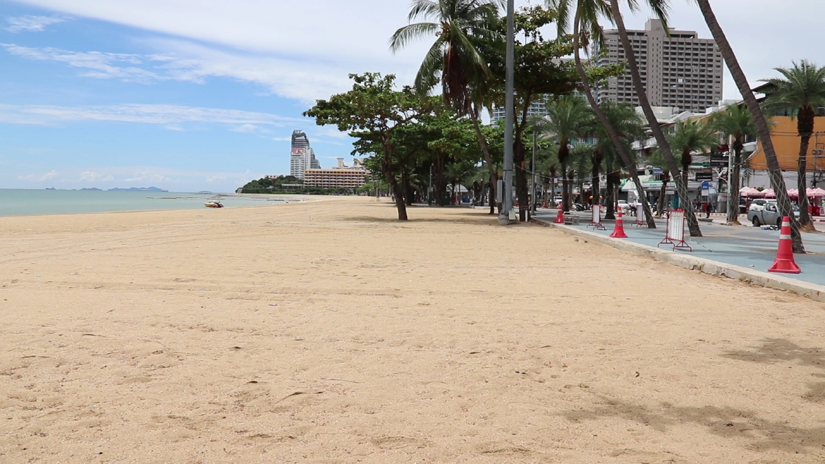 เปิดชายหาดวันแรกพัทยาเงียบเหงาไร้เงานักท่องเที่ยว