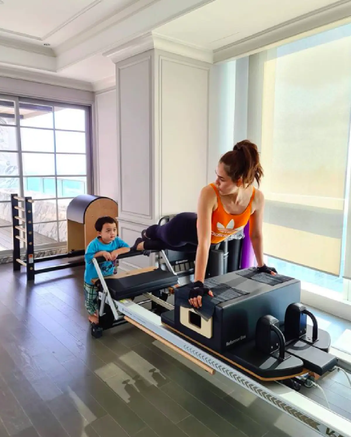 "ใหม่ เจริญปุระ" ขอแชะภาพเมื่อ “น้องสายฟ้า-น้องพายุ" หมดฤทธิ์ชั่วคราว