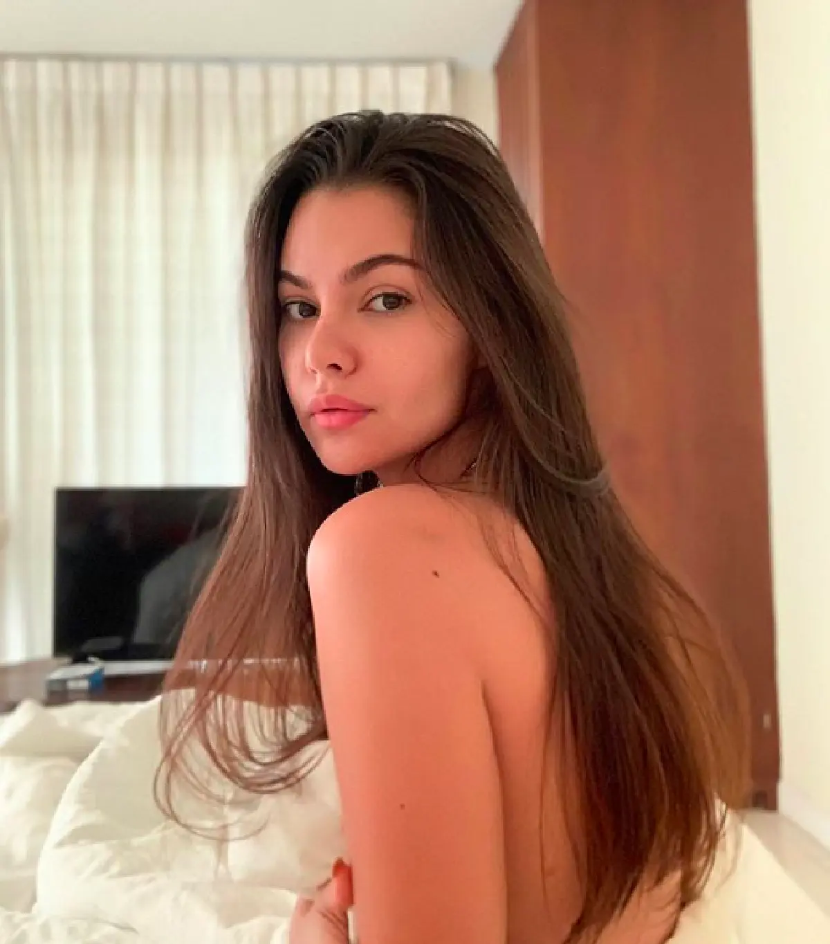 “ลินดา เชอมิด์ท” เซ็กซี่จริงอะไรจริง! อวดหุ่นเด็ดสะท้านใจในชุดบิกินี่ตัวจิ๋ว