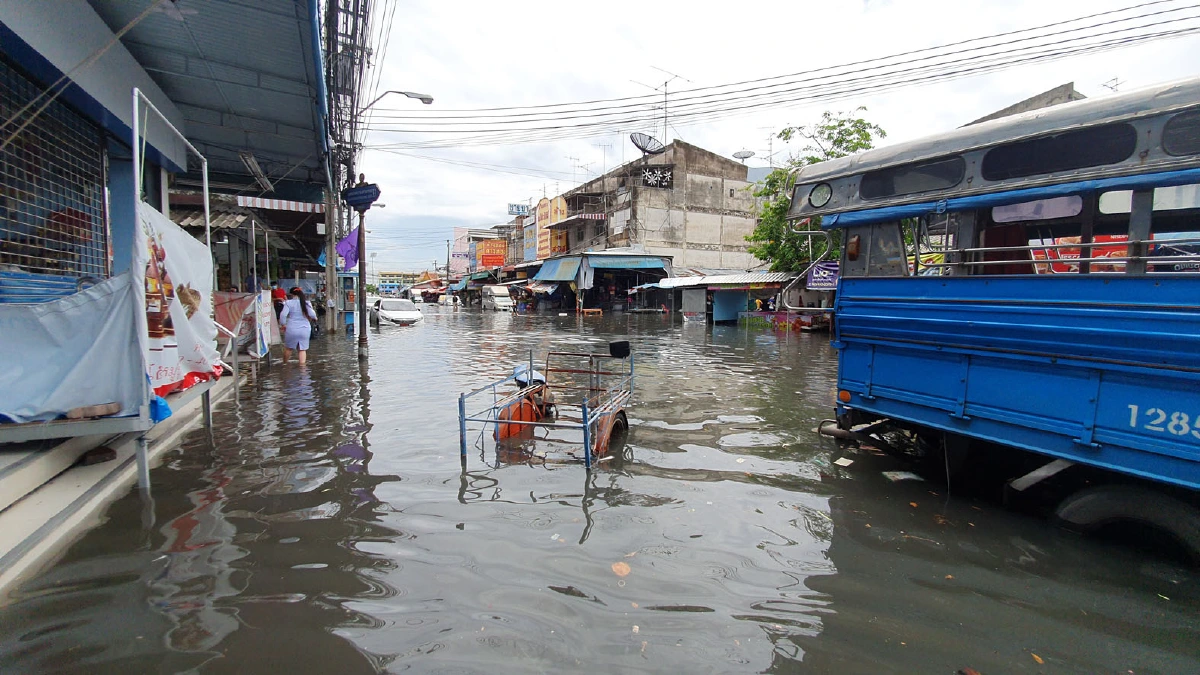ปากน้ำจมบาดาลหมู่บ้านเคหะเมืองใหม่บางพลีกลายเป็นทะเล
