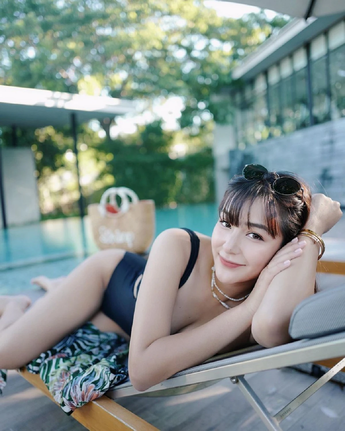 เซ็ตนี้แซ่บมาก! ชิปปี้ ศิรินทร์ สลัดผ้าอวดหุ่นสวยเซ็กซี่ริมสระ