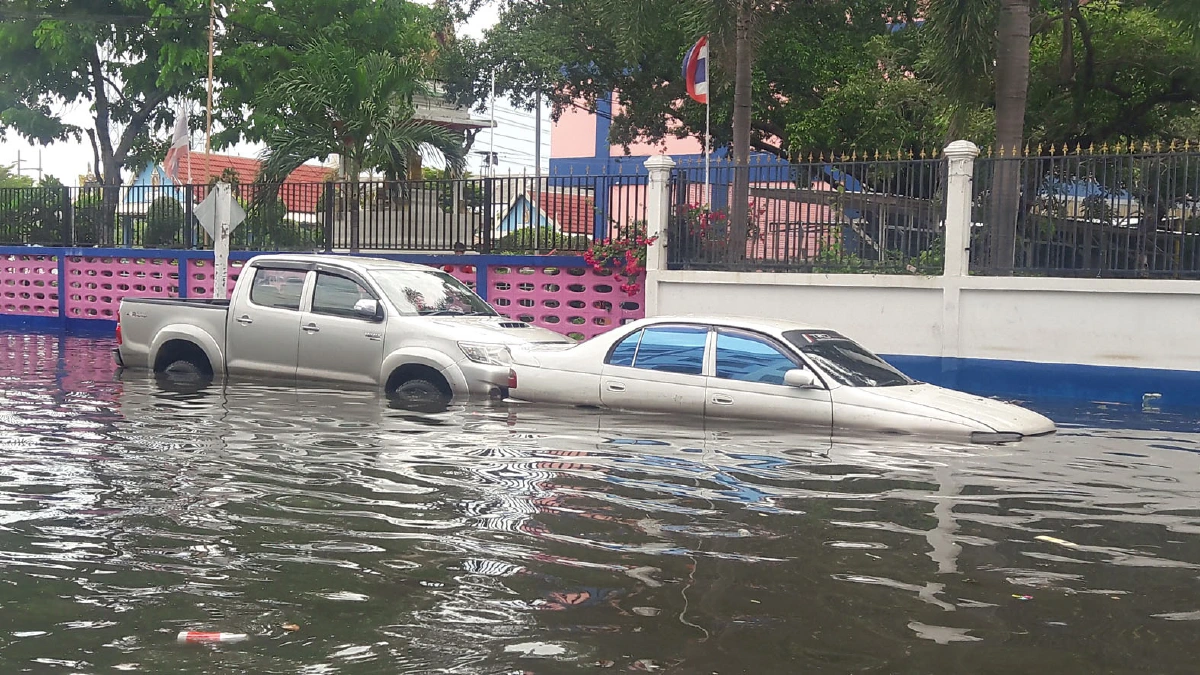 ปากน้ำจมบาดาลหมู่บ้านเคหะเมืองใหม่บางพลีกลายเป็นทะเล