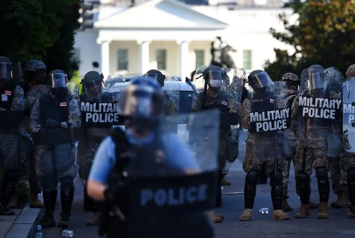 ทรัมป์ขู่ใช้เคอร์ฟิว-ส่งทหารปราบจลาจล หากประท้วงยังรุนแรงยืดเยื้อ