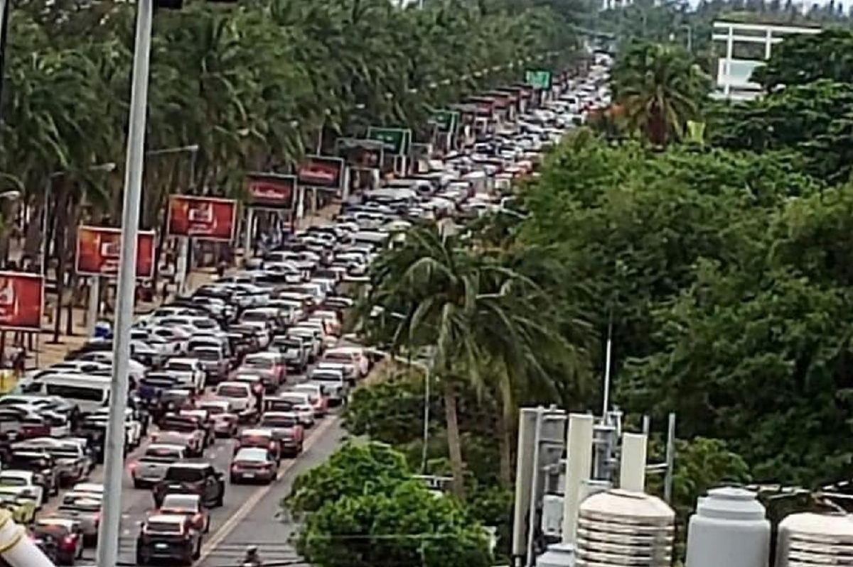 ห้ามเข้าชั่วคราวหวั่นป้องกันโควิดยาก! วันหยุด "หาดบางแสน" เป็นอัมพาต ห้ามเข้าชั่วคราวหวั่นป้องกันโควิดยาก! วันหยุด "หาดบางแสน" เป็นอัมพาต