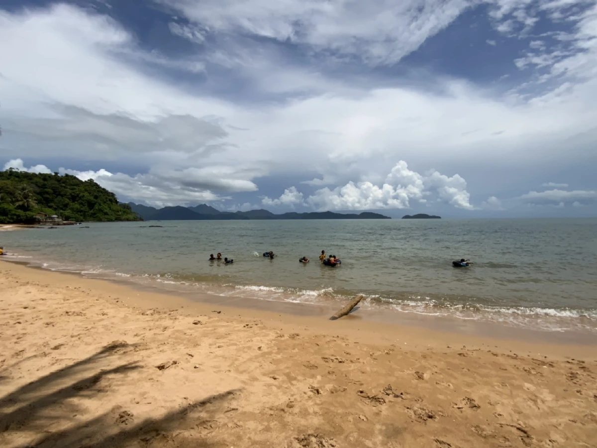 "เกาะช้าง"กลับมาคึกคักนักท่องเที่ยวเริ่มเข้าพื้นที่ในวันหยุด