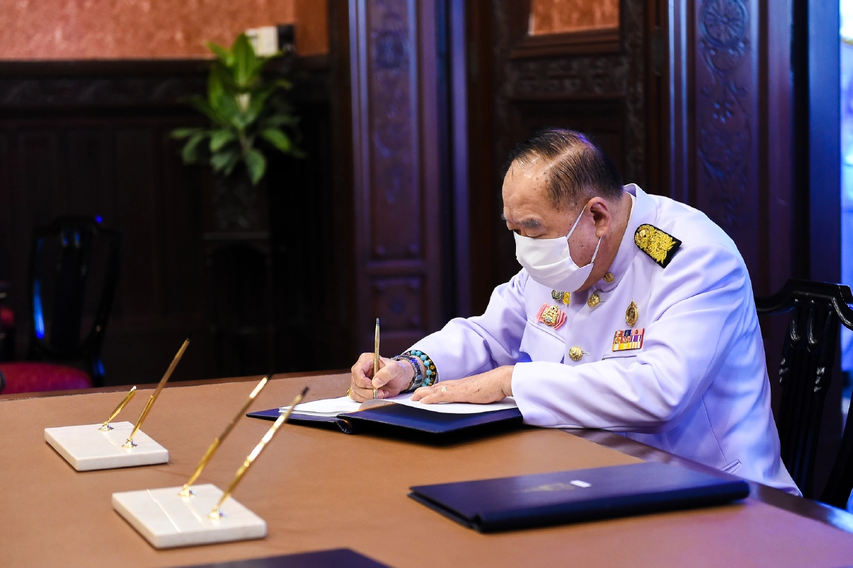 นายกฯ นำคณะรัฐมนตรี ถวายพระพร "พระราชินีฯ" 