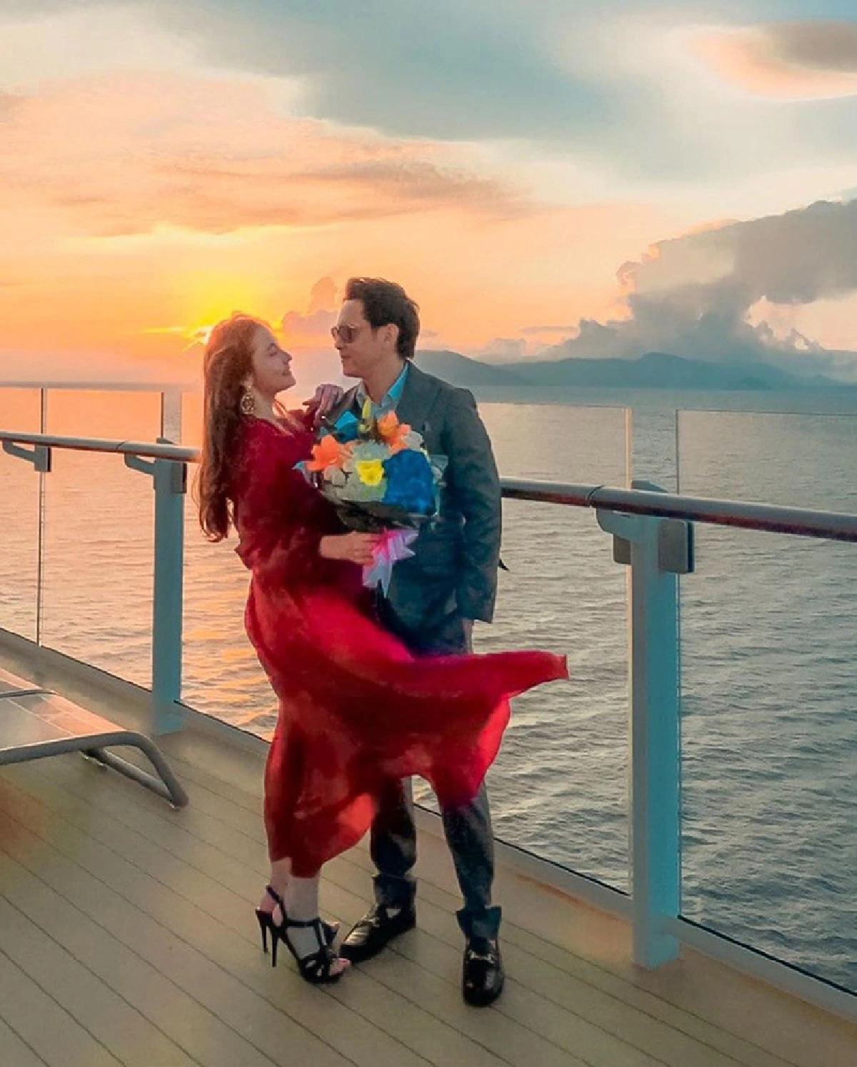 “ฟลุค-นาตาลี” ย้อนวันวานสุดหวาน ฉลองครบรอบขอแต่งงาน 1 ปี