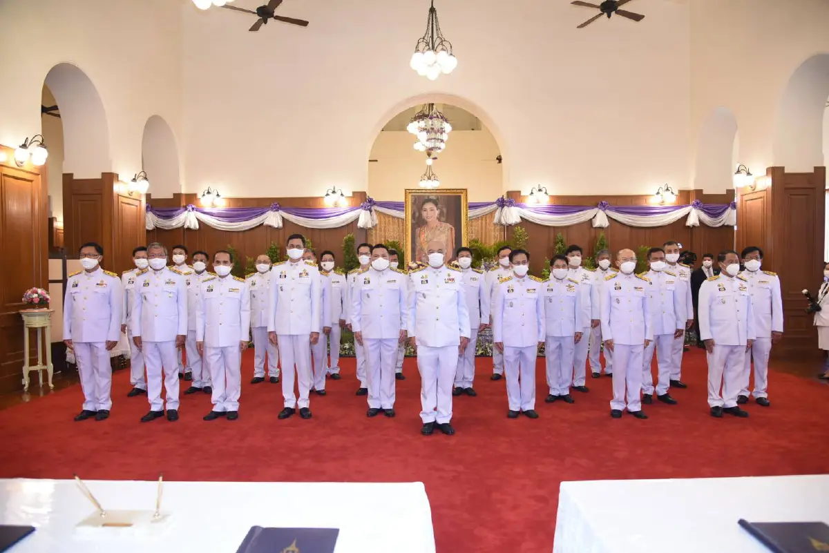 มท.พร้อมใจถวายพระพร "สมเด็จพระนางเจ้าฯ พระบรมราชินี"