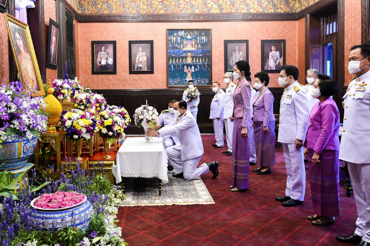 นายกฯ นำคณะรัฐมนตรี ถวายพระพร "พระราชินีฯ" นายกฯ นำคณะรัฐมนตรี ถวายพระพร "พระราชินีฯ"