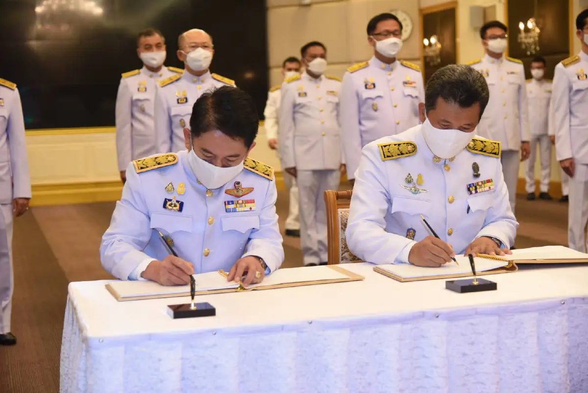 มท.พร้อมใจถวายพระพร "สมเด็จพระนางเจ้าฯ พระบรมราชินี"