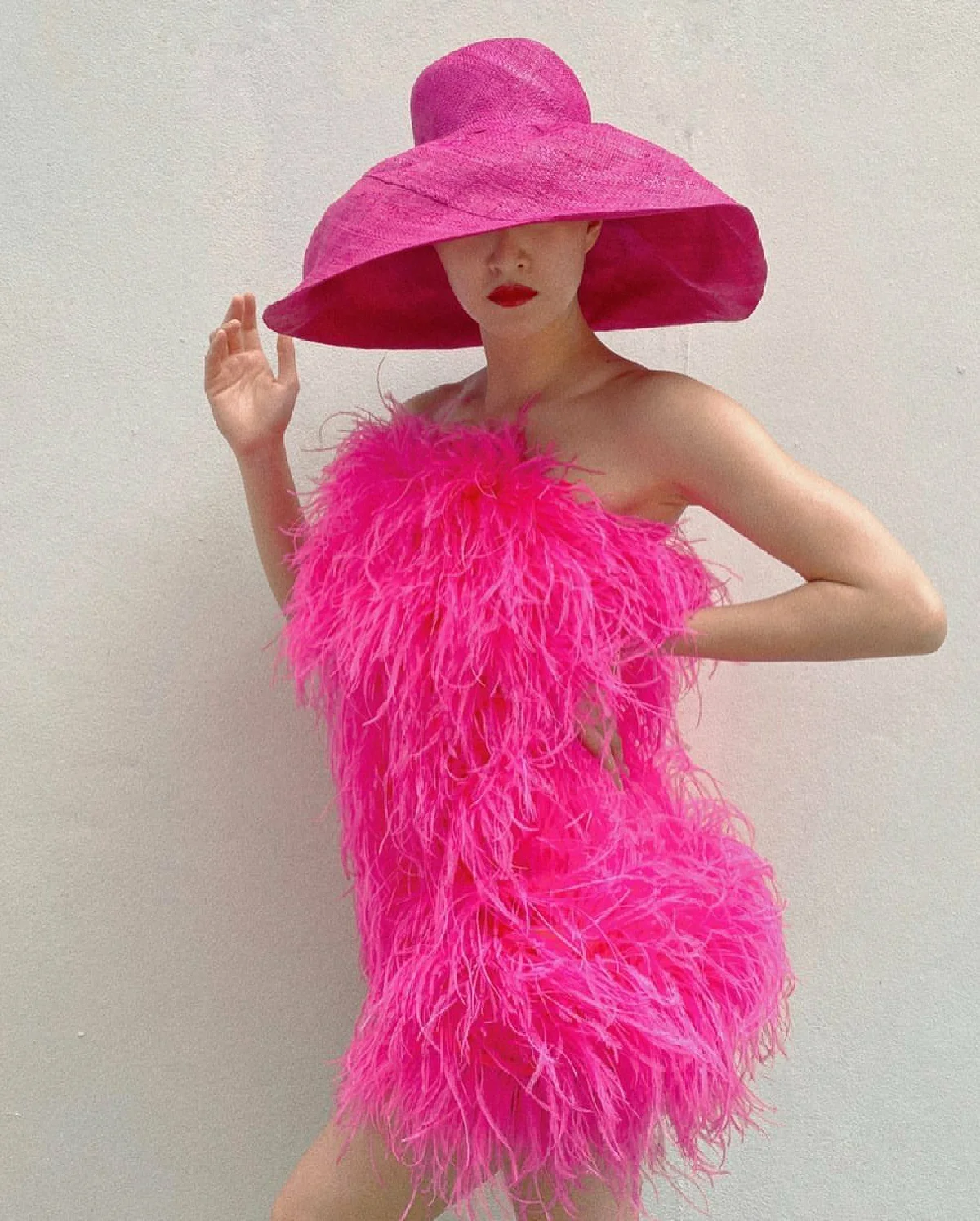 แพนเค้ก เขมนิจ แต่งเต็มอยู่บ้านโพสท่าสุดเริ่ด เพราะทุกวันคือรันเวย์